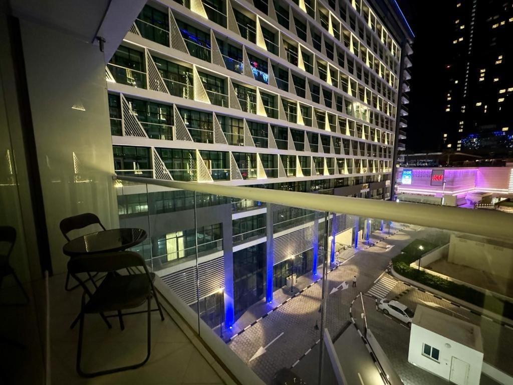Beachside Bliss: Stylish New At Seven Palm Apartemen *
