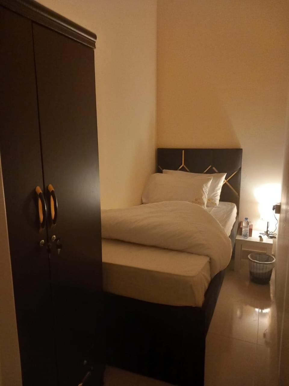 Four Stars Hostal *