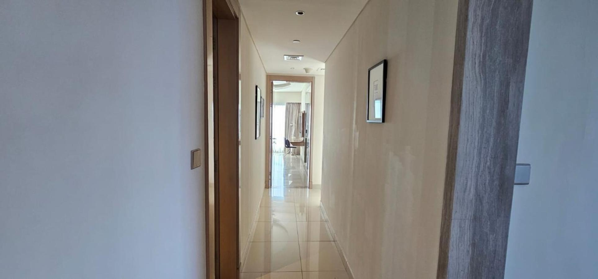 Paramount Towers - Elegant Apartemen