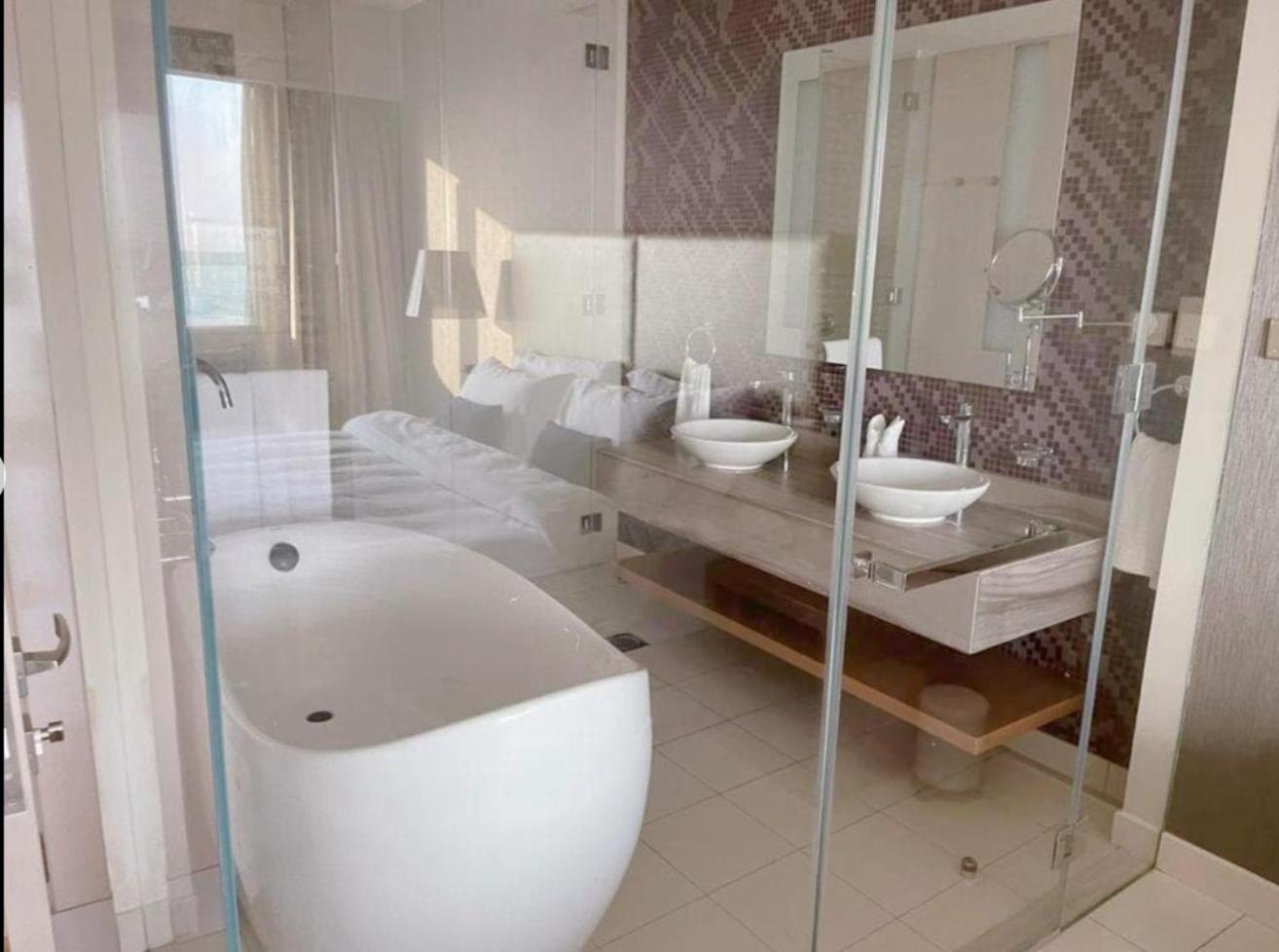 Paramount Towers - Elegant Apartemen *