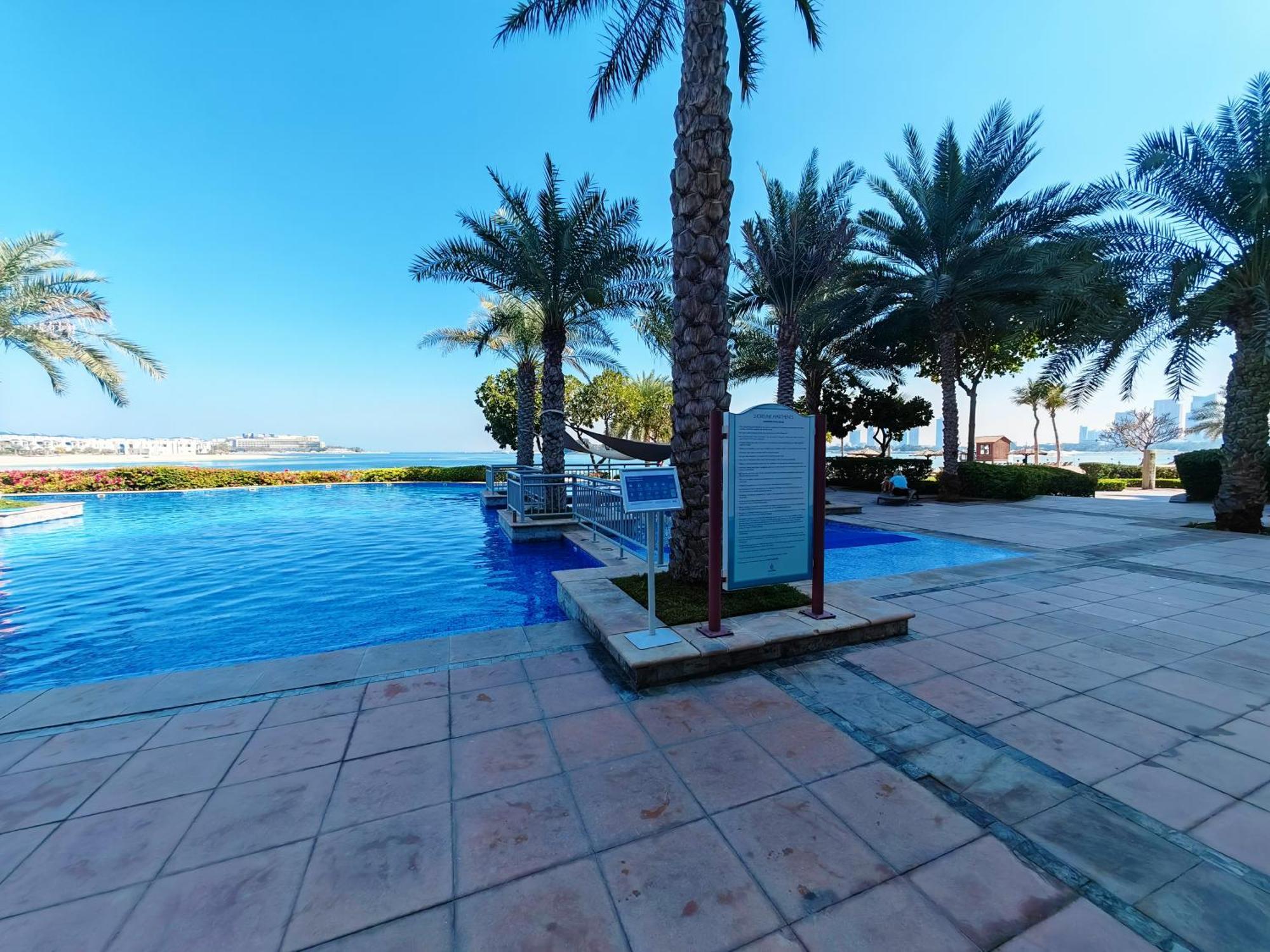 Apartamento Seaside Serenity Elegant 1br Escape In Palm Jumeirah By La Buena Vida Homes Dubái