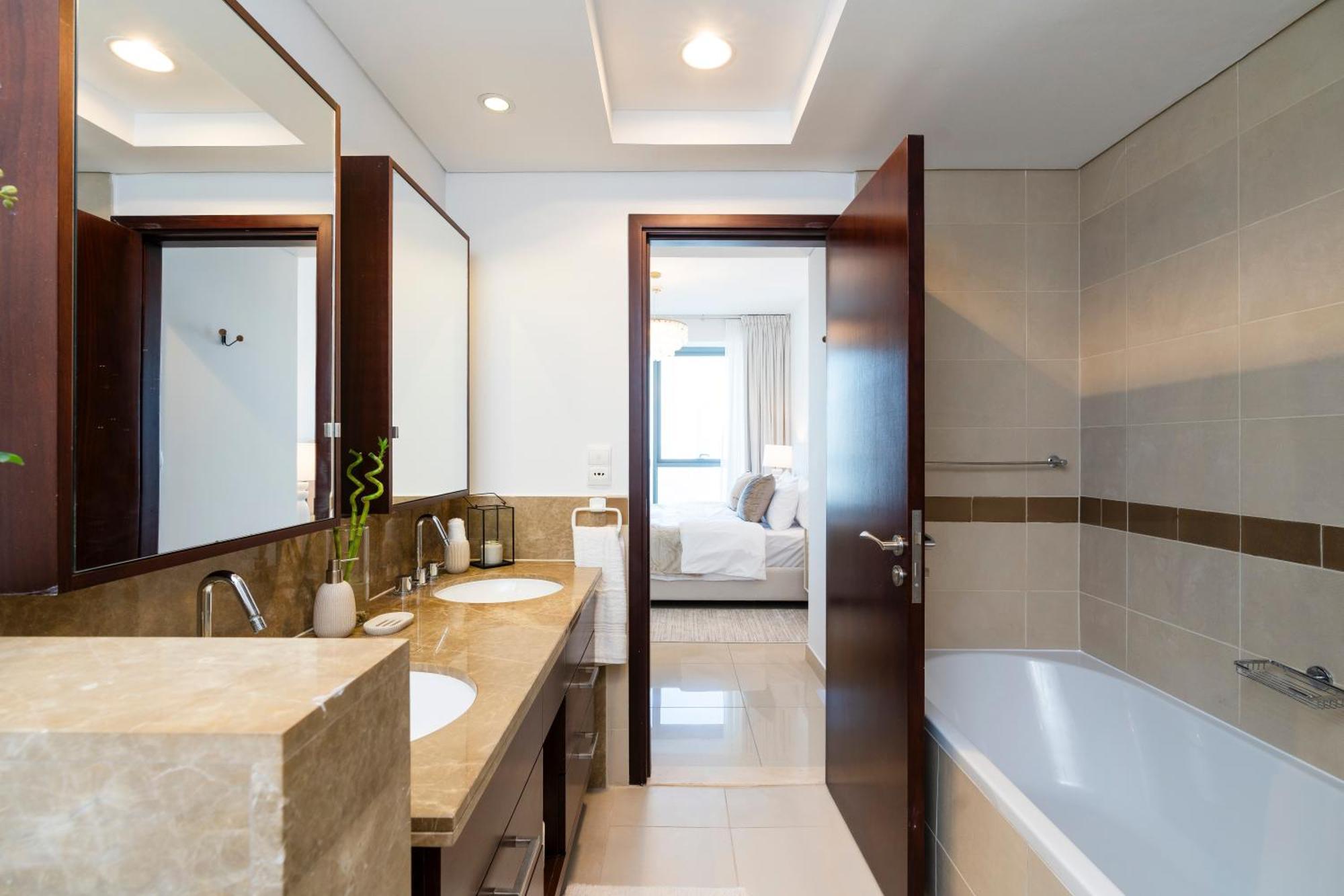 Prestige Living 2br With Full Burj Khalifa And Fountain View By Apartment Dubai