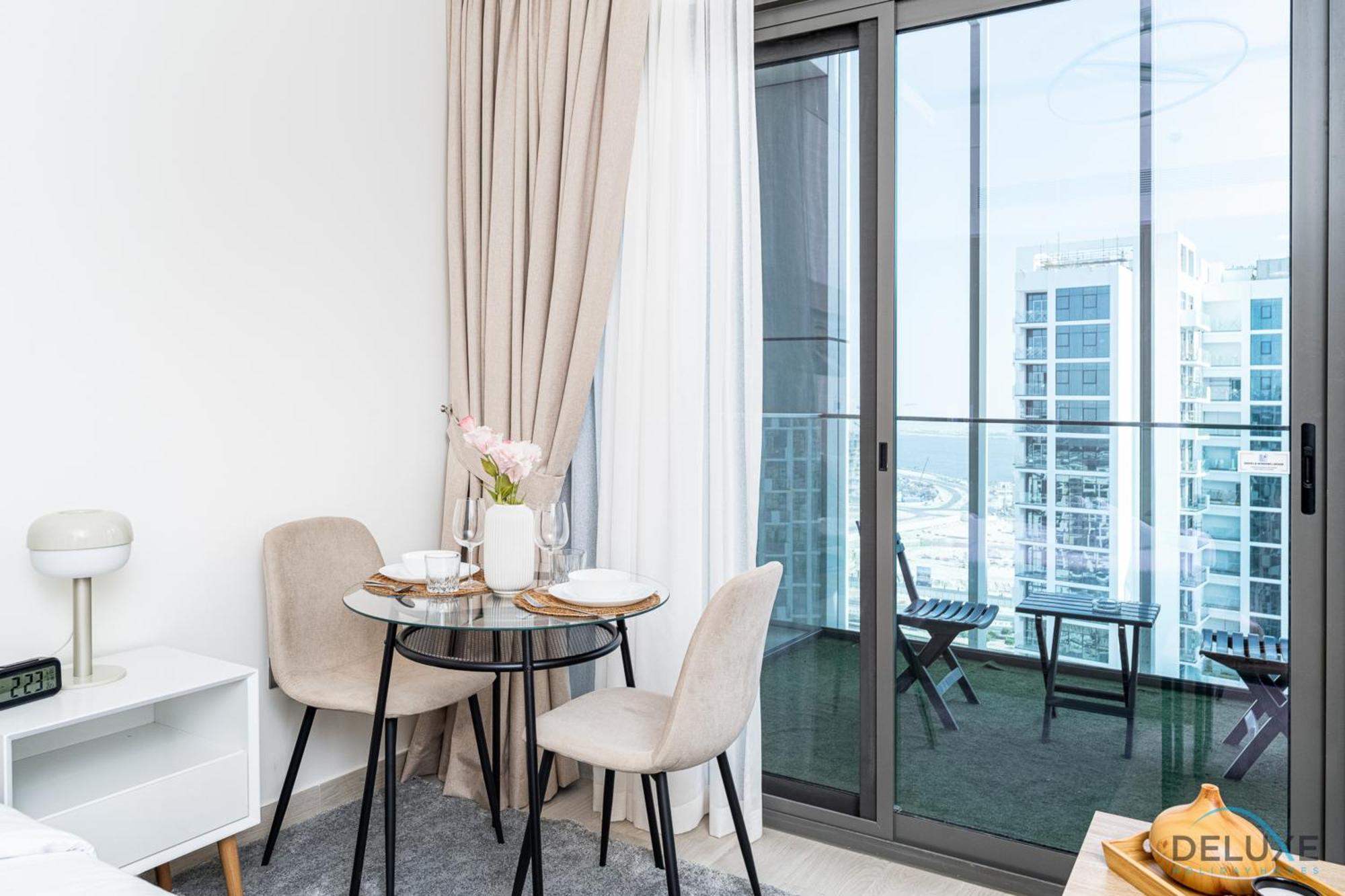 Charming At Farhad Azizi Al Jaddaf By Deluxe Homes Apartment *