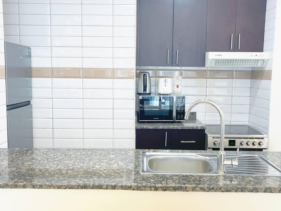 Rh- Beautiful Canal View, Cozy Near Metro Station