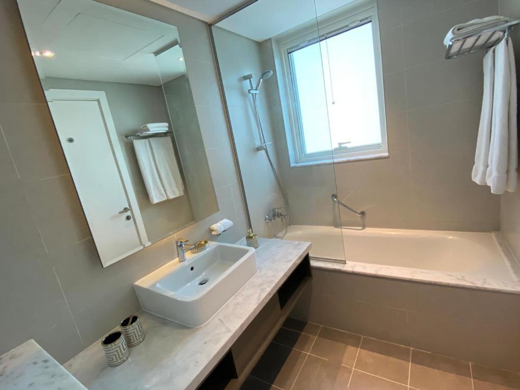 Appartement Modern Delux 1 Bed With Canal And Burj Khalifa View Dubaï