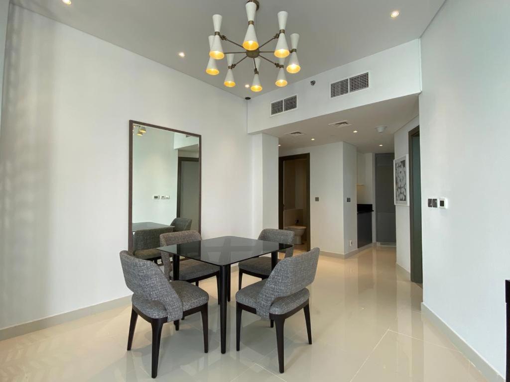 Modern Delux 1 Bed With Canal And Burj Khalifa View Appartement Dubaï