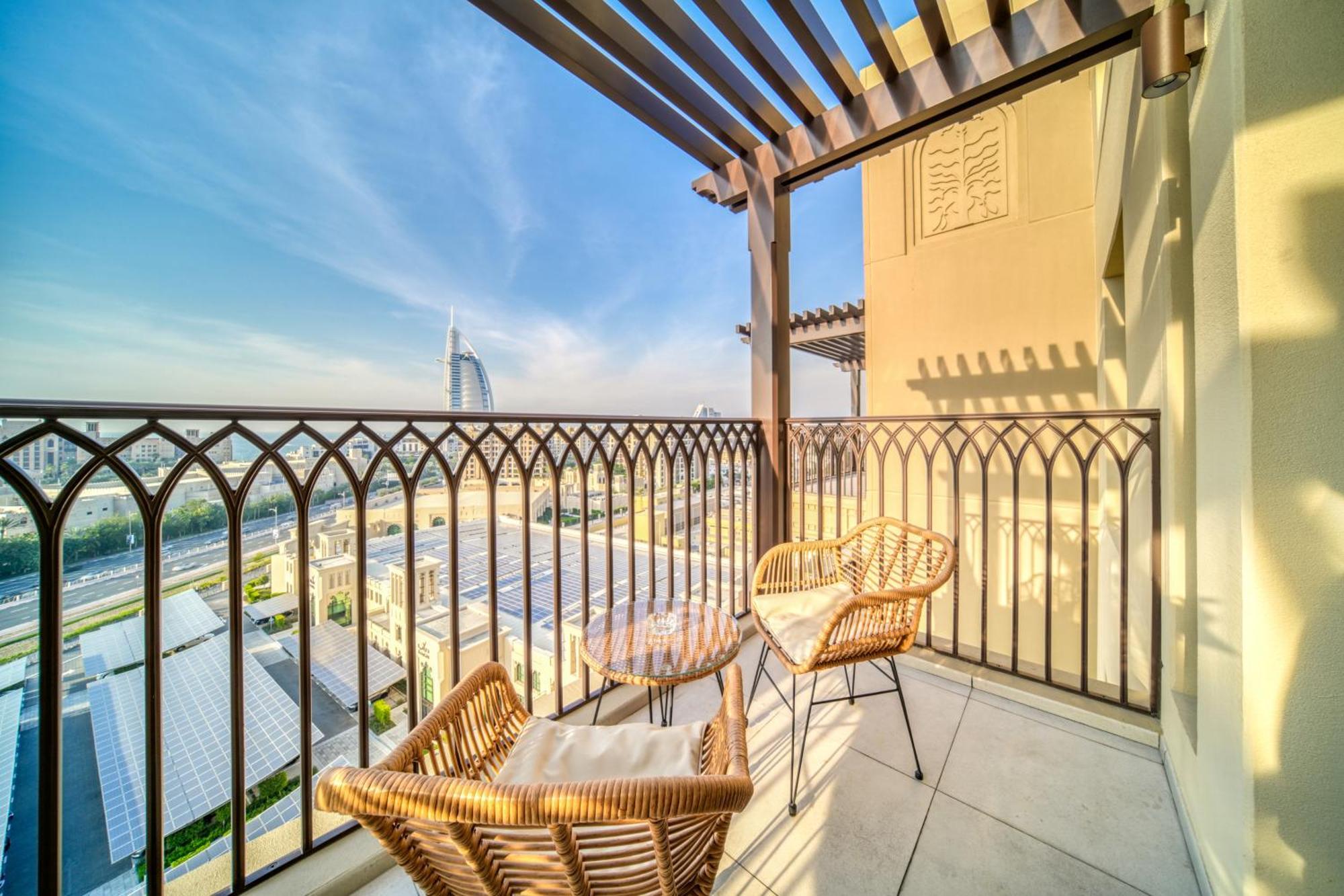 Coastal Luxury: 2br Retreat With Sea Views Appartement Dubai