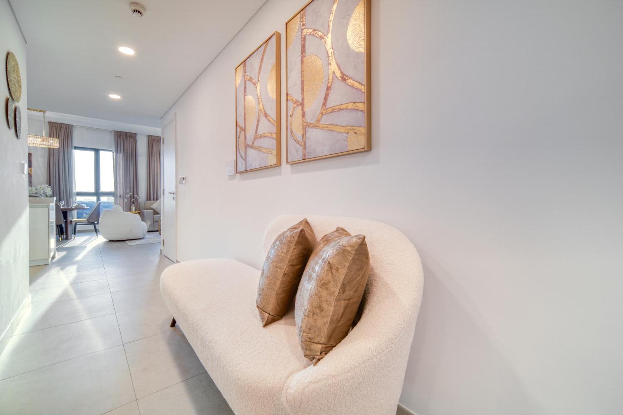 Coastal Luxury: 2br Retreat With Sea Views