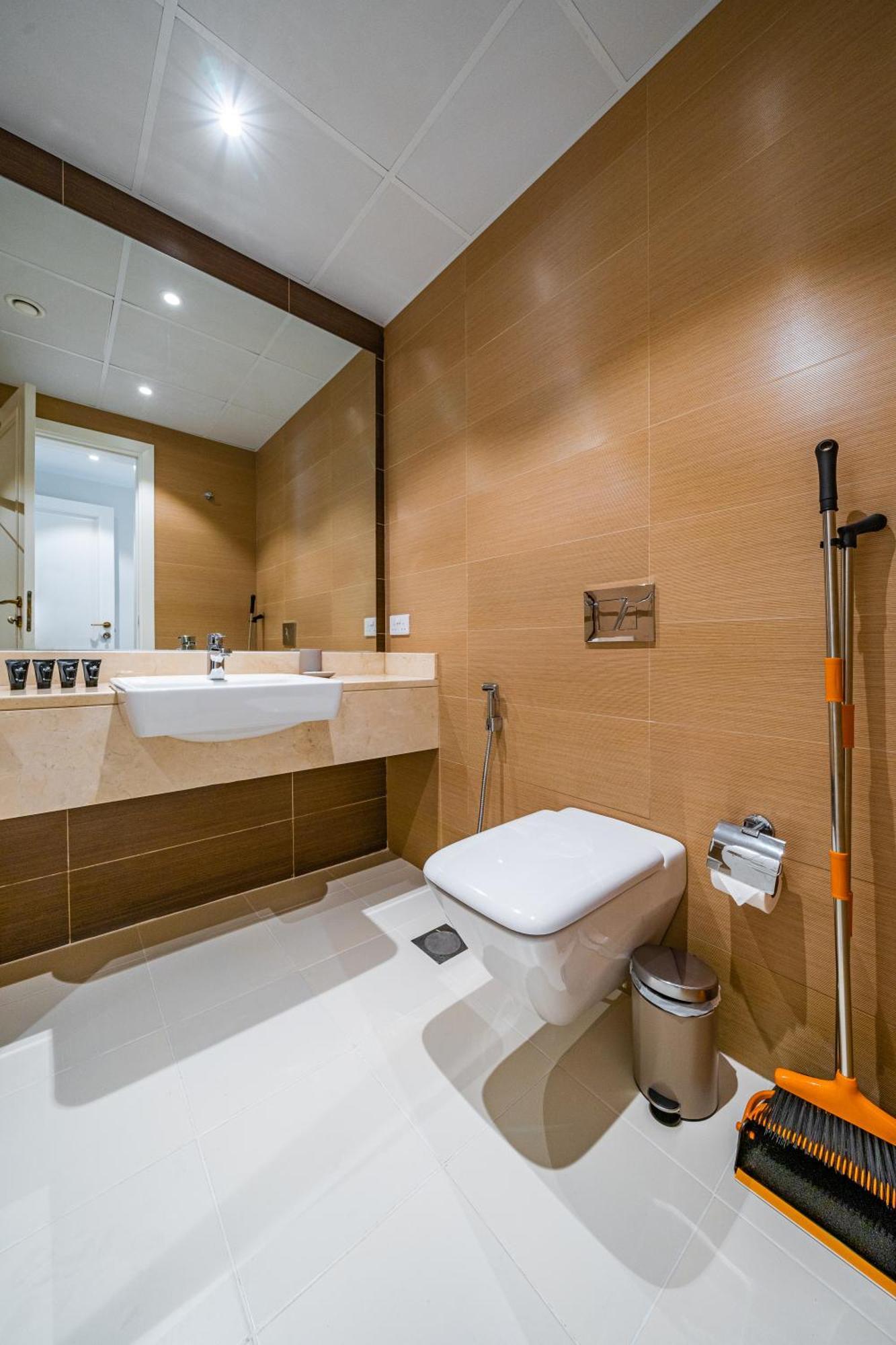 Luxe 1br In Sparkle Towers - 2 Balconies And Marina Views Lägenhet Dubai