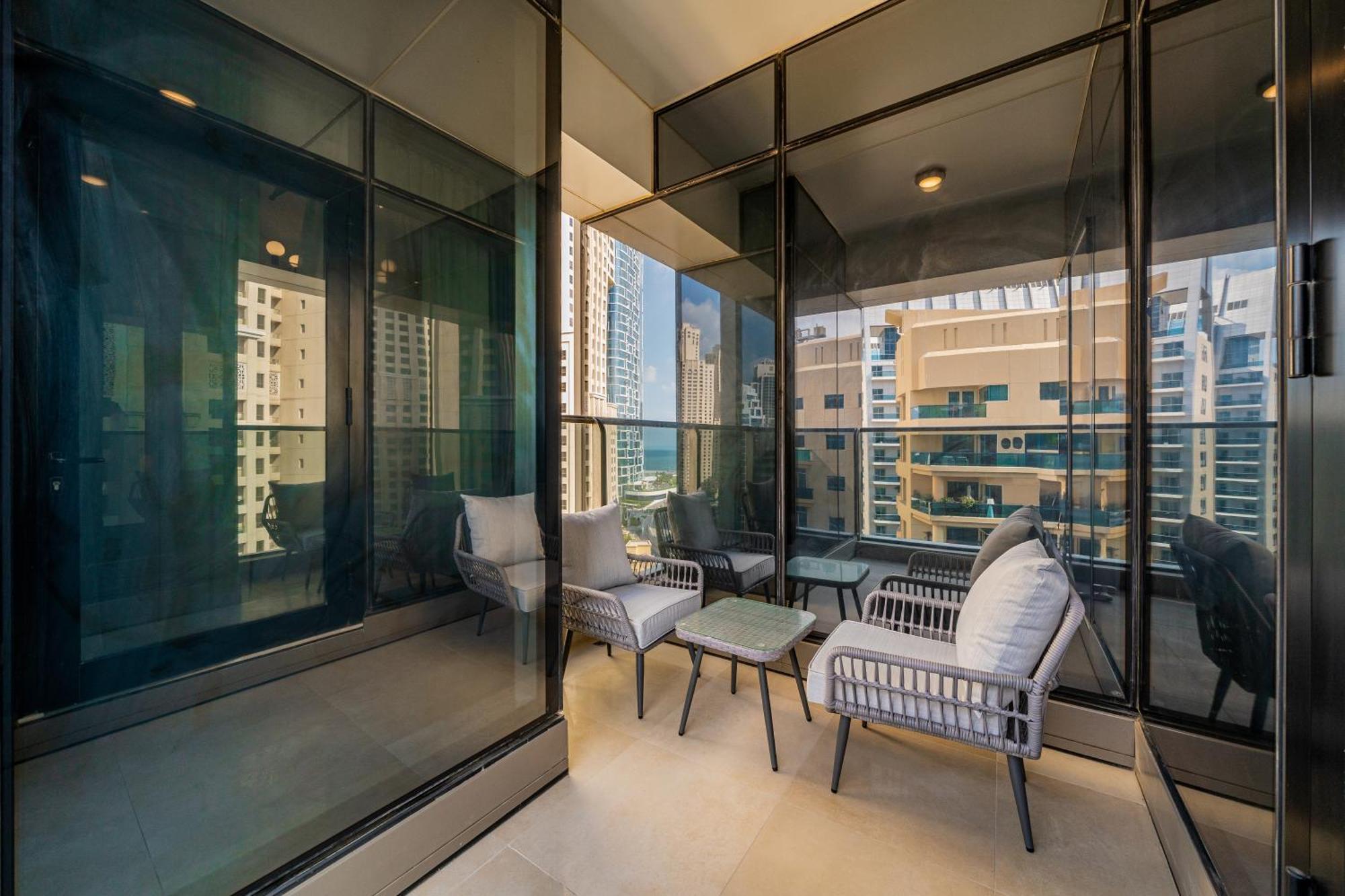 Lägenhet Luxe 1br In Sparkle Towers - 2 Balconies And Marina Views Dubai