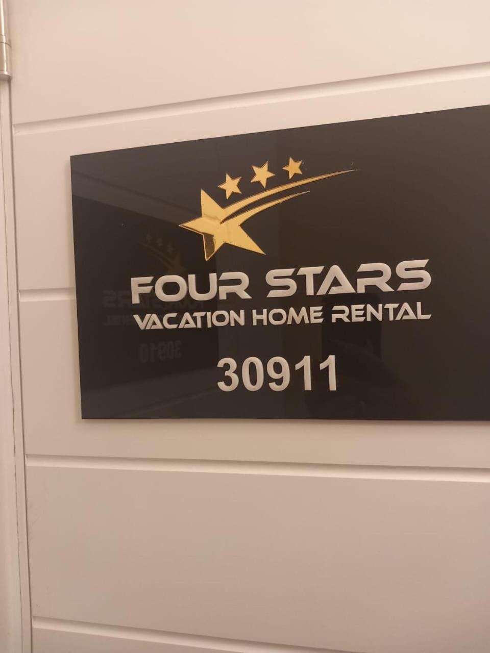 Four Stars Hostal *