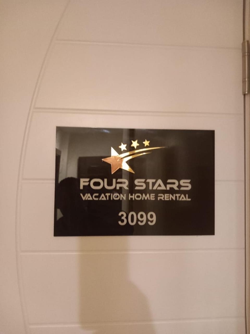 Four Stars * Dubái