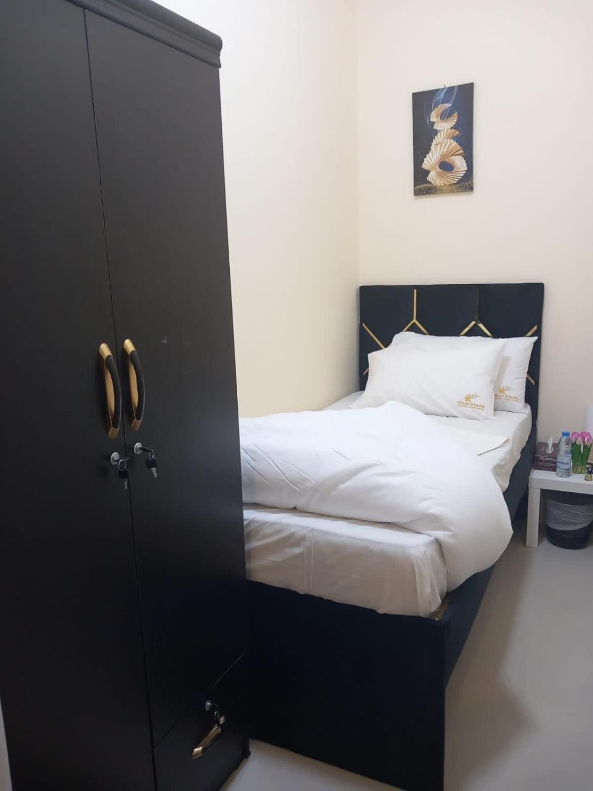 Four Stars Hostal *