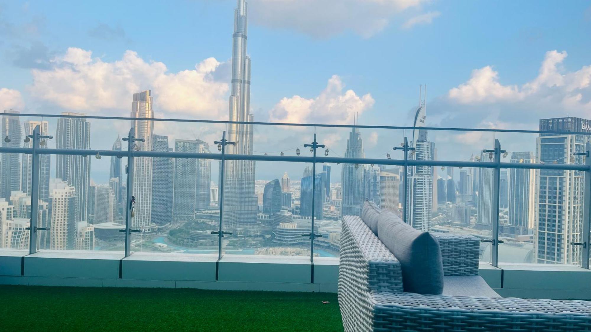 Walking Distance To Mall Full Burj Khalifa View And Fountain View New Year Full Fireworks View 2br Hotel Dubái