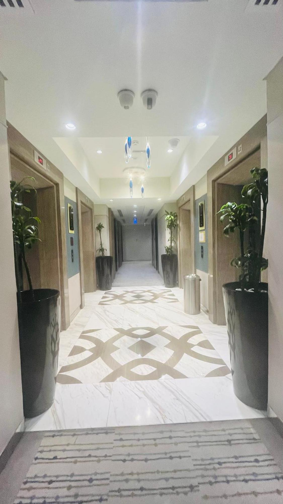 Hotel Walking Distance To Mall Full Burj Khalifa View And Fountain View New Year Full Fireworks View 2br