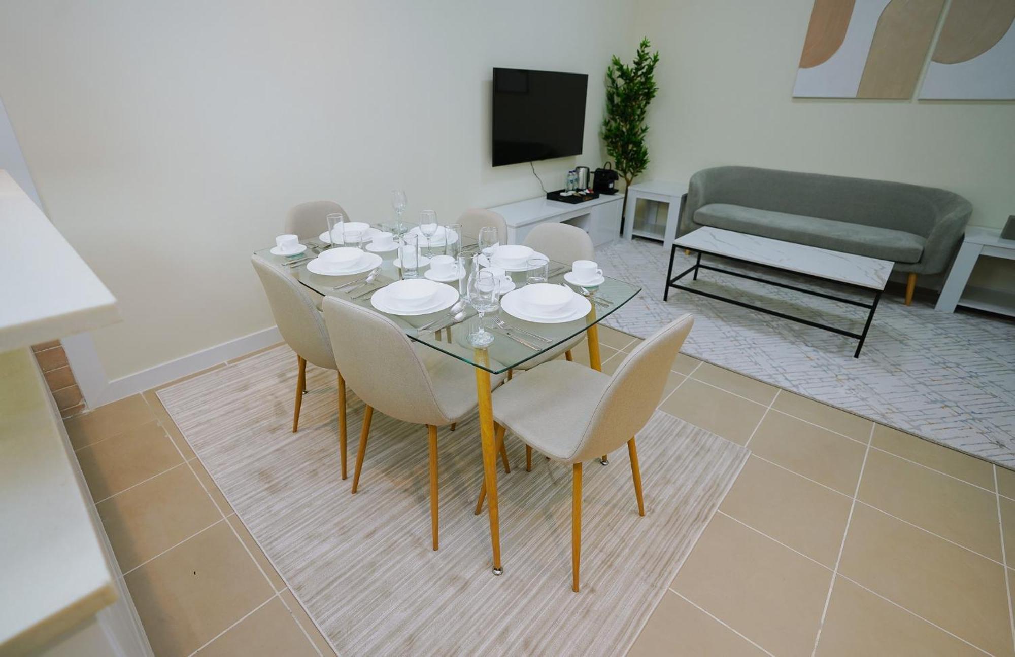 Ferienhaus Citihome - Contemporary 1br With Marina Glimpse *