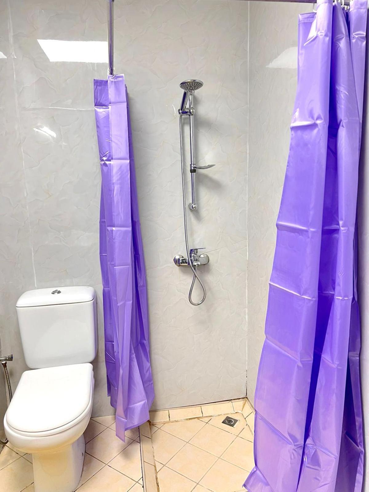 Private With Curtains In Marina & Blue Water Dubái