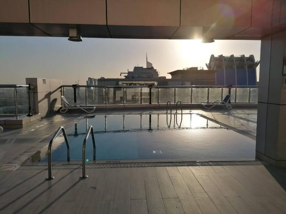 Delux Marina The Bay 5 Min Jbr & 3 Min To Tram Station Apartamento Dubái