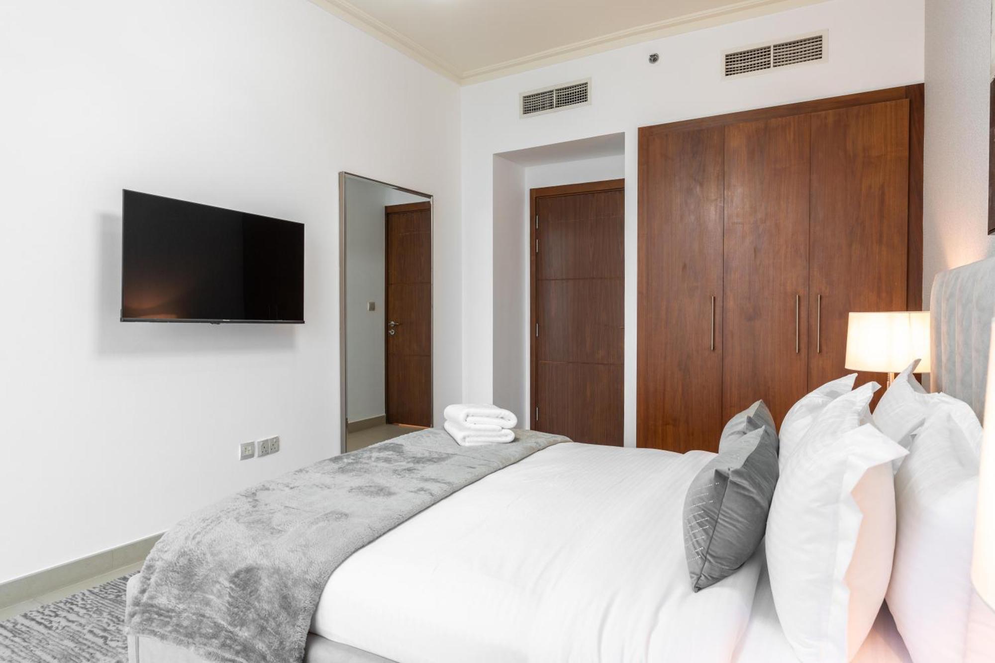 Whitesage - Unbeatable Views Of Burj Khalifa In This Huge 3br Apartemen