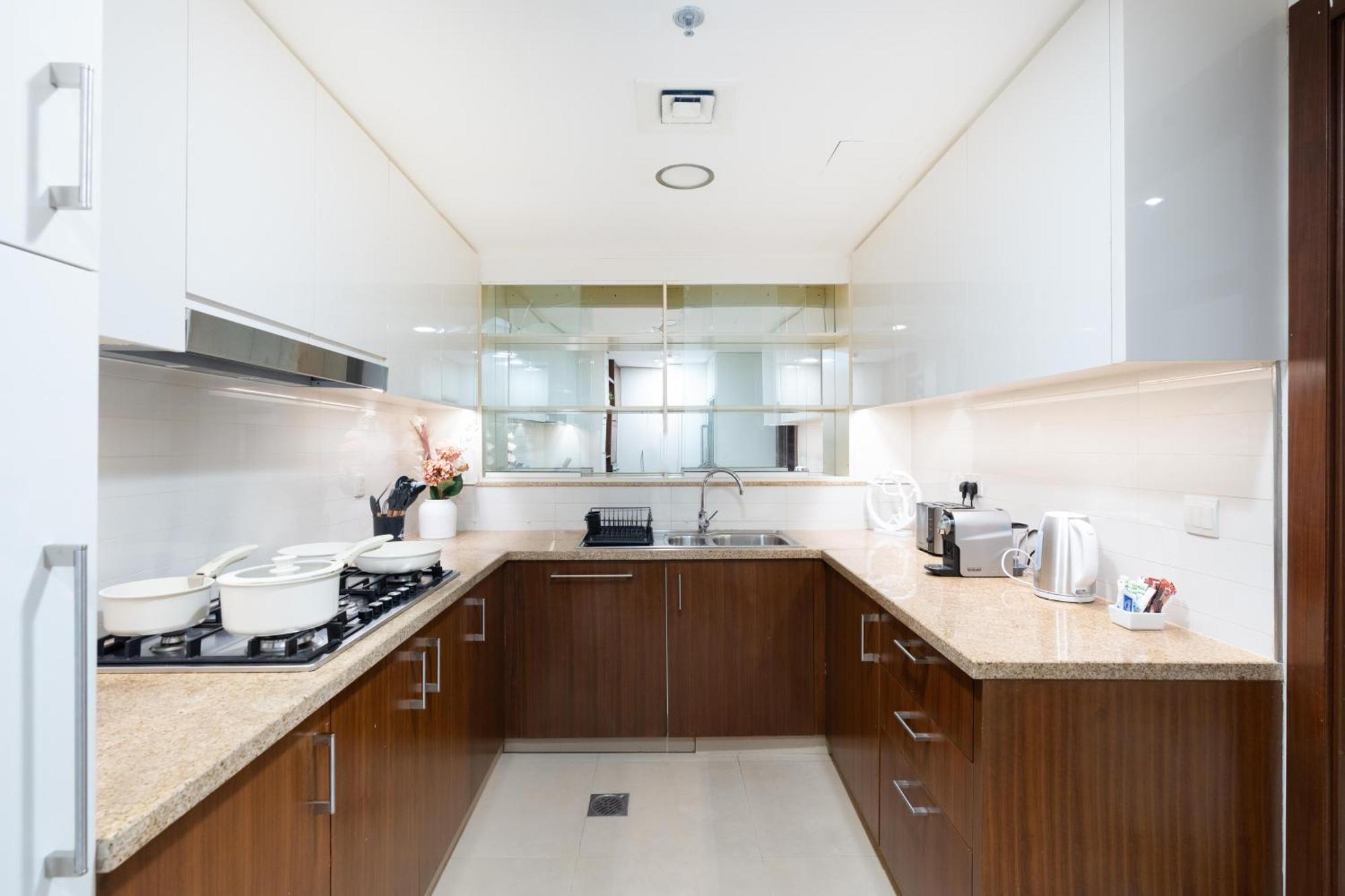 Whitesage - Unbeatable Views Of Burj Khalifa In This Huge 3br Apartemen *