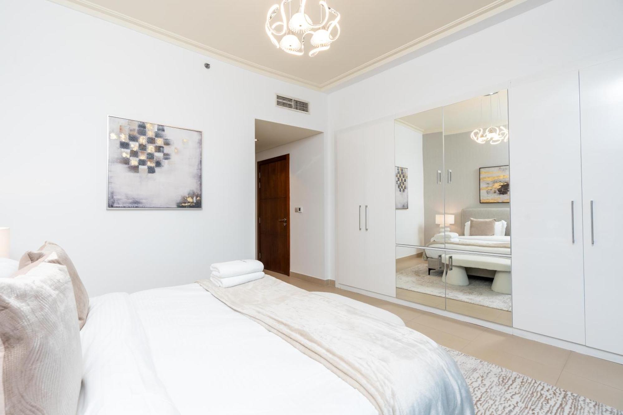 Whitesage - Unbeatable Views Of Burj Khalifa In This Huge 3br Apartemen