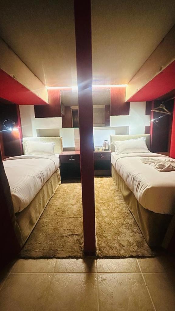 Capsule hotel Al Qudra Lakes By Hyba *