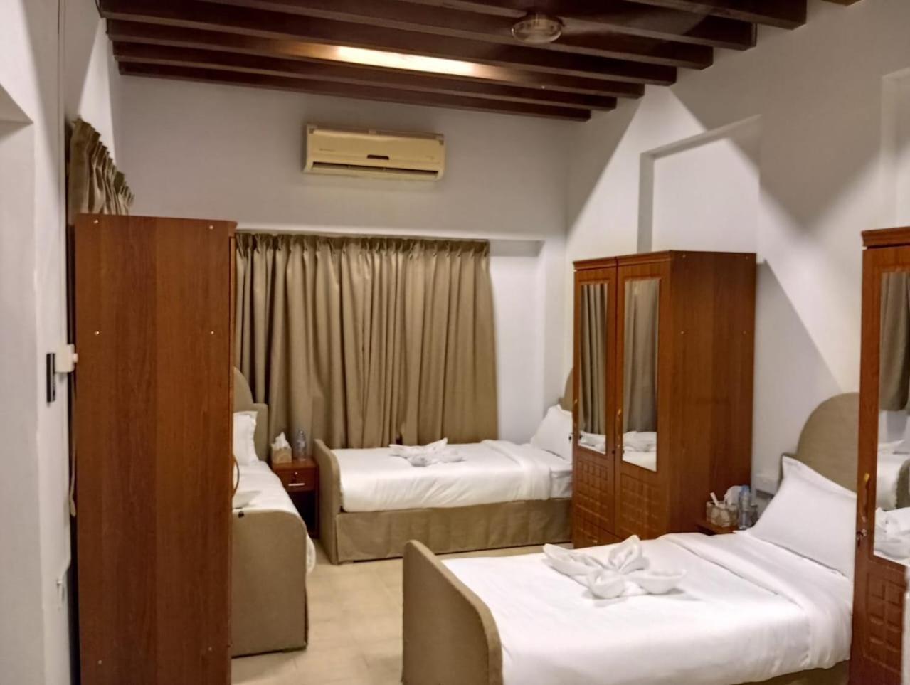 Capsule hotel Al Qudra Lakes By Hyba *