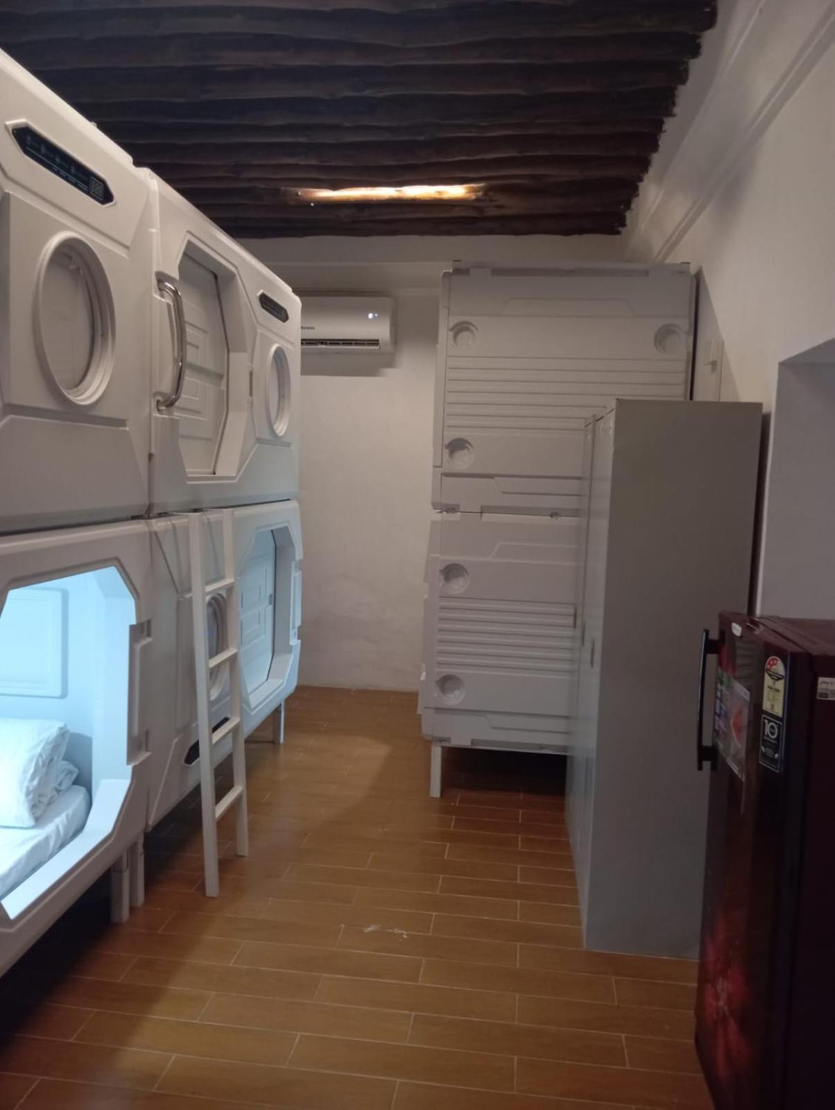 Capsule hotel Al Qudra Lakes By Hyba