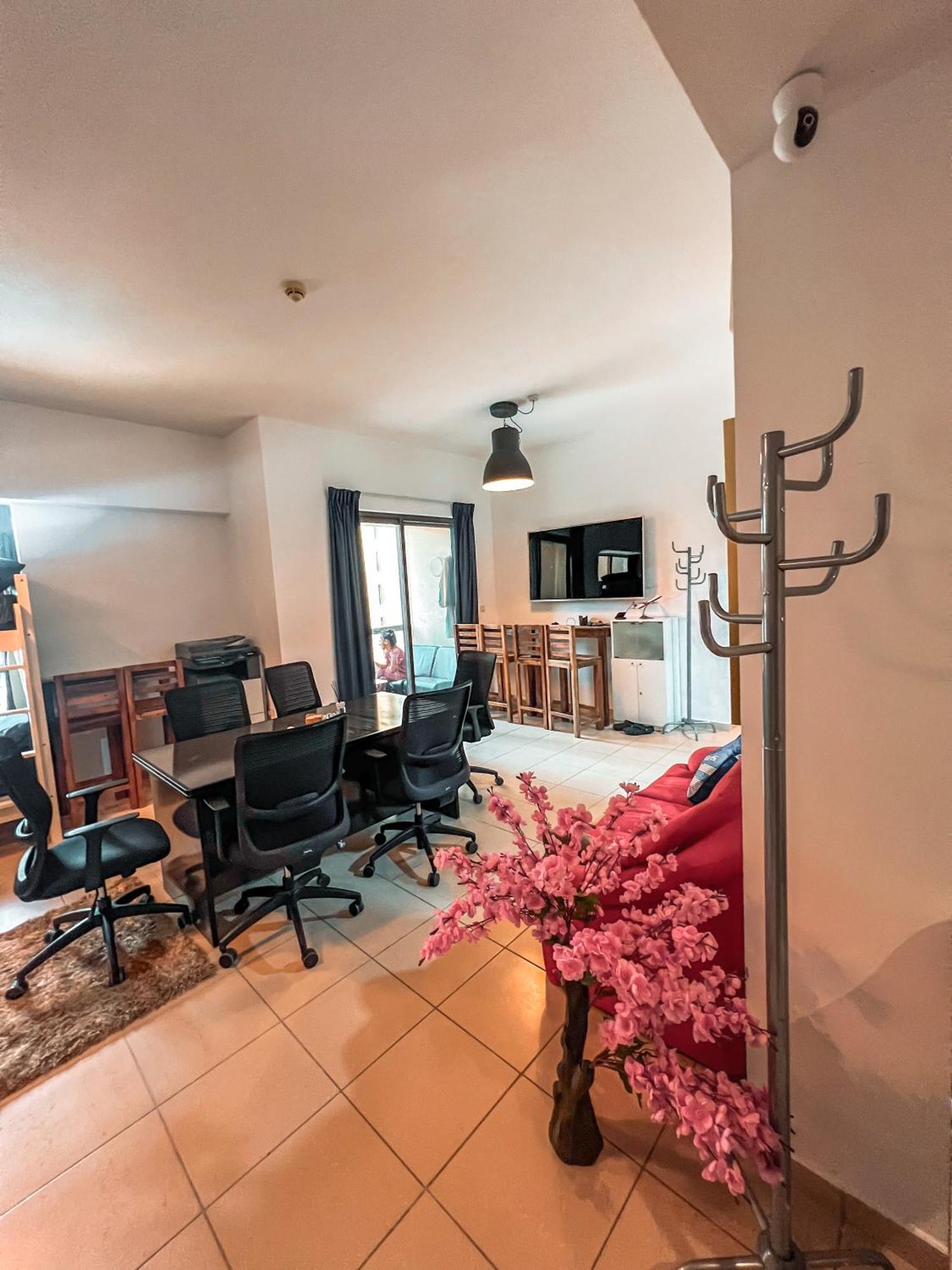 Urban Panda Sadaf Jbr Hostal *