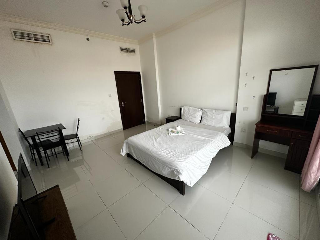 Apartment Cute And Small Partitions For Girls In Dubai- Female Guests Only فتيات فقط