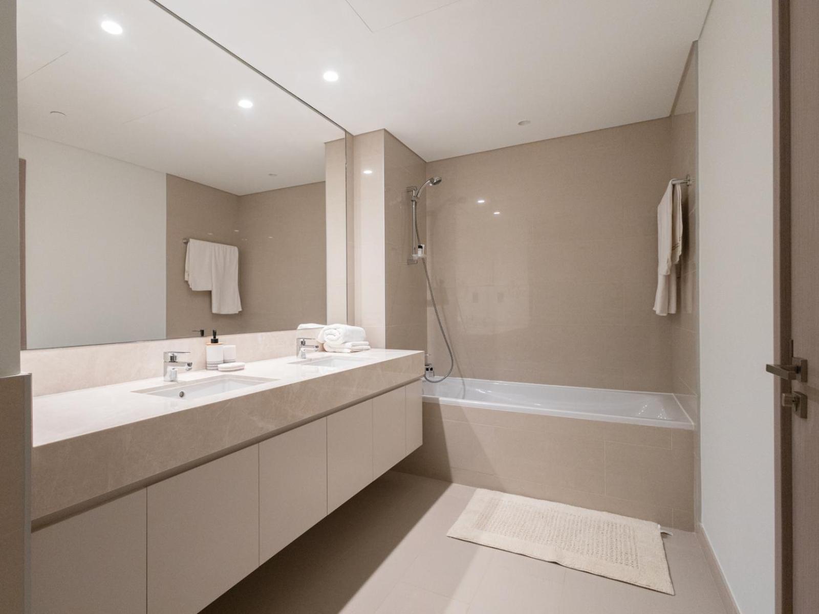 Mh - Burj View - Act Tower -2br - Ref401 Apartament *