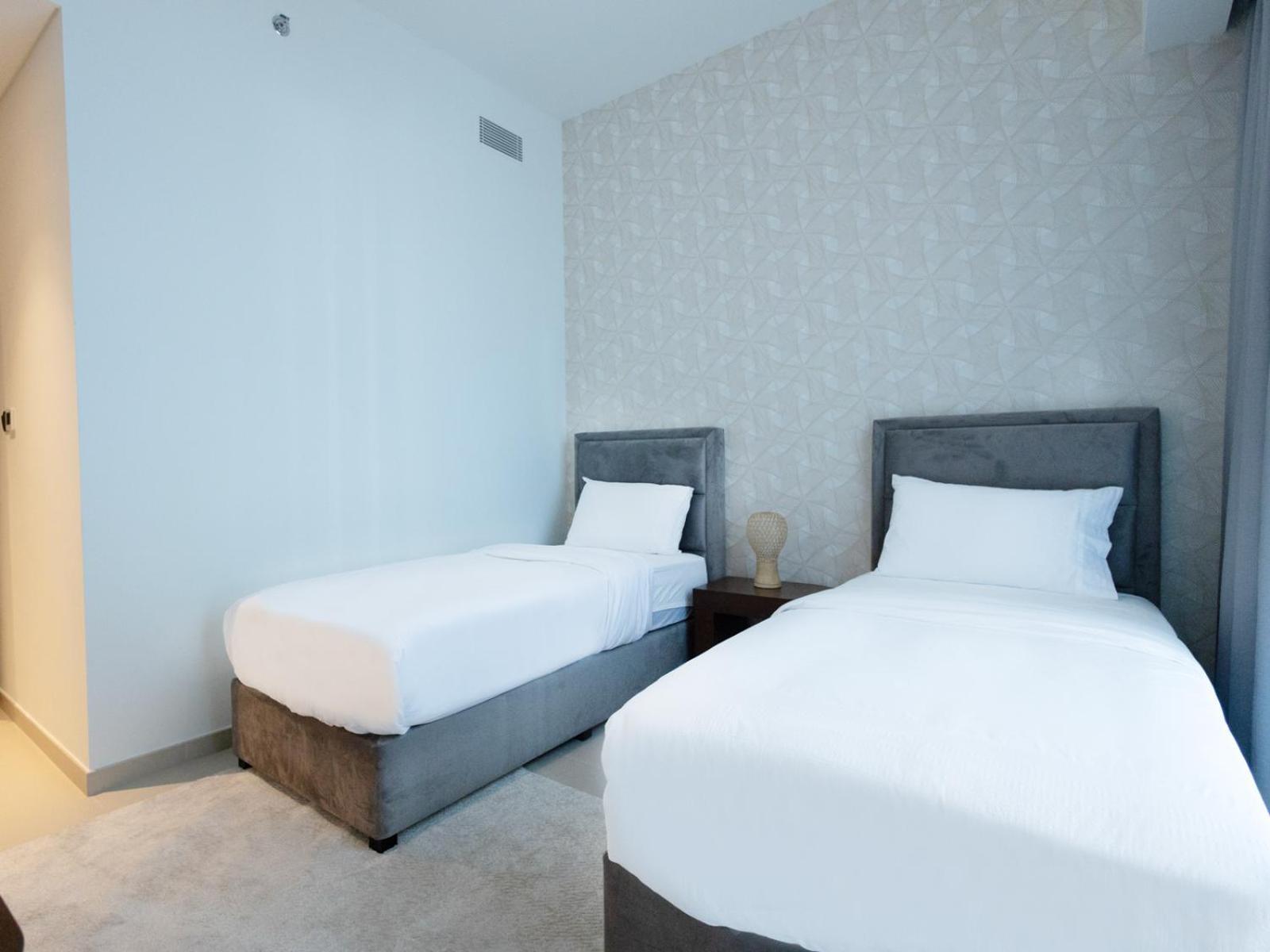 Apartament Mh - Burj View - Act Tower -2br - Ref401 Dubai