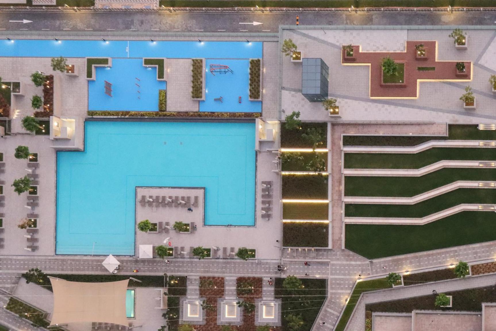 Livbnb - Elegant 3+1 W/ Burj View, Near Mall *