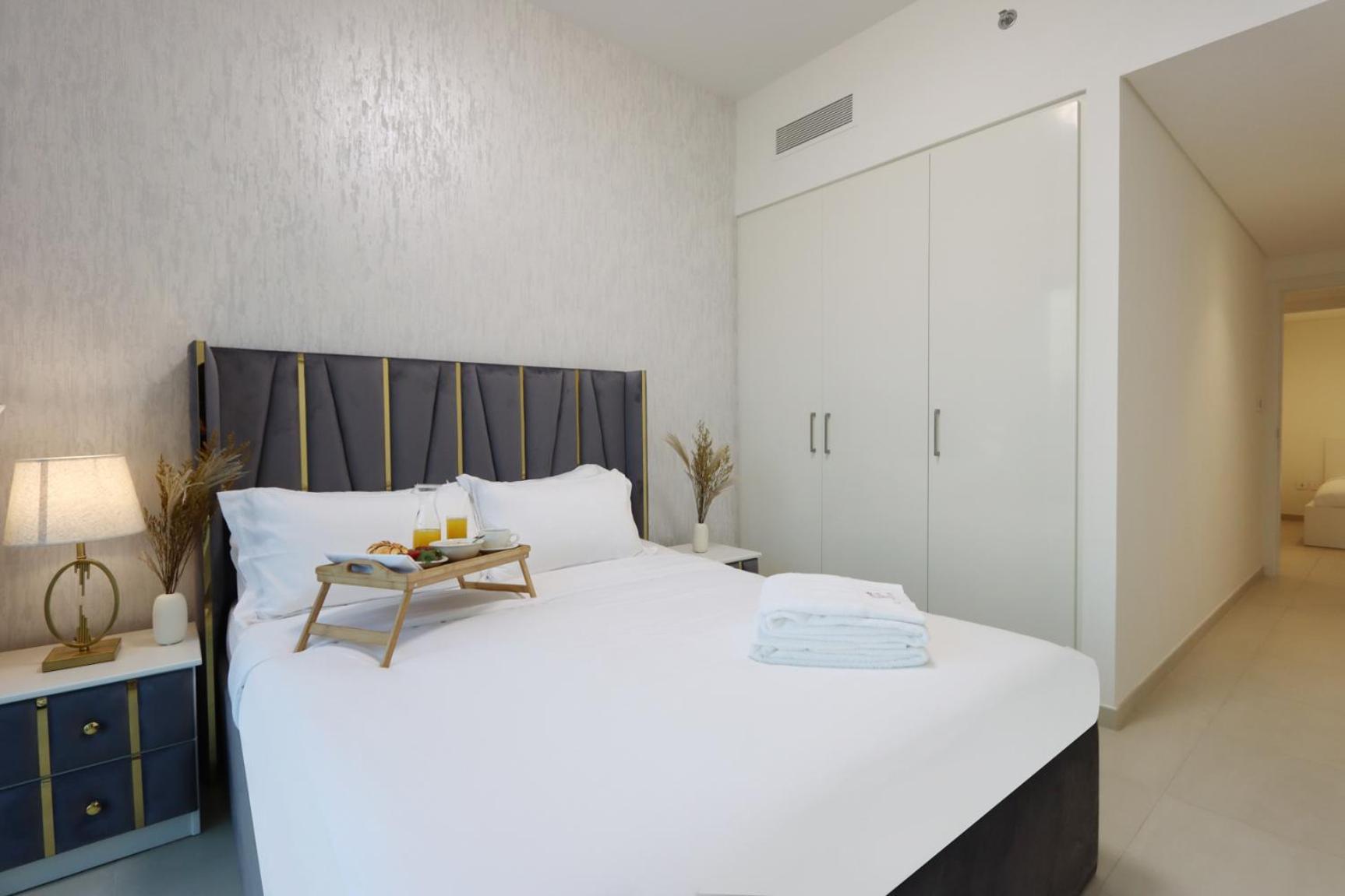 Appartement Livbnb - Elegant 3+1 W/ Burj View, Near Mall *
