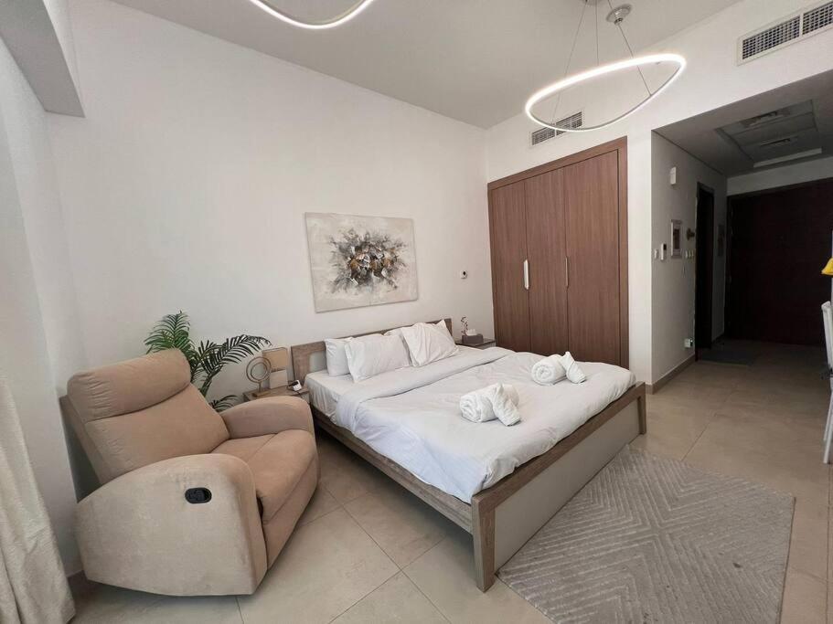 Vaya -modern Studio In Azizi Farishta - Al Furjan