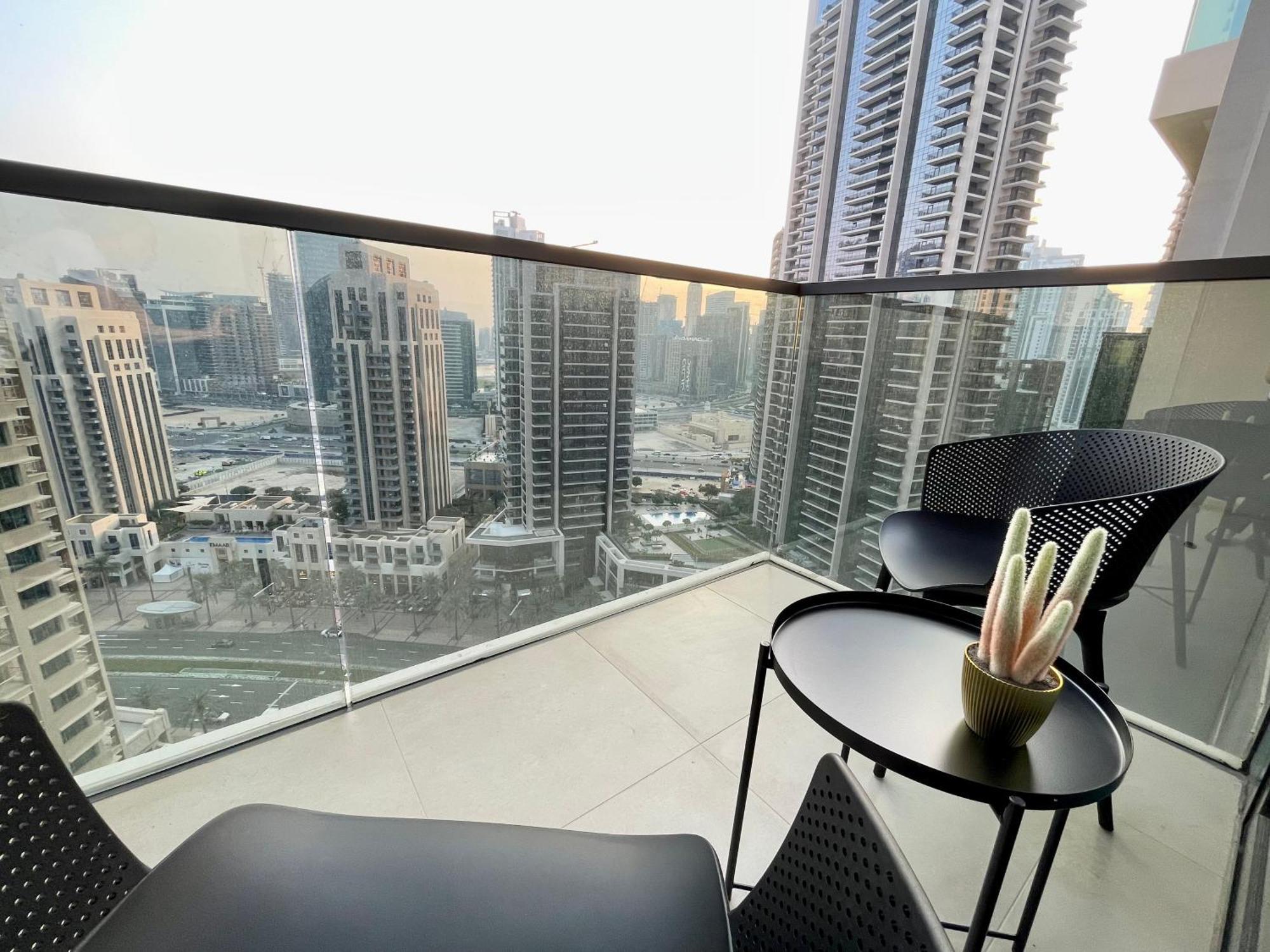 Appartamento Chic Luxe 2br I High Floor L By Burj Khalifa & Mall I Pool L Gym Dubai