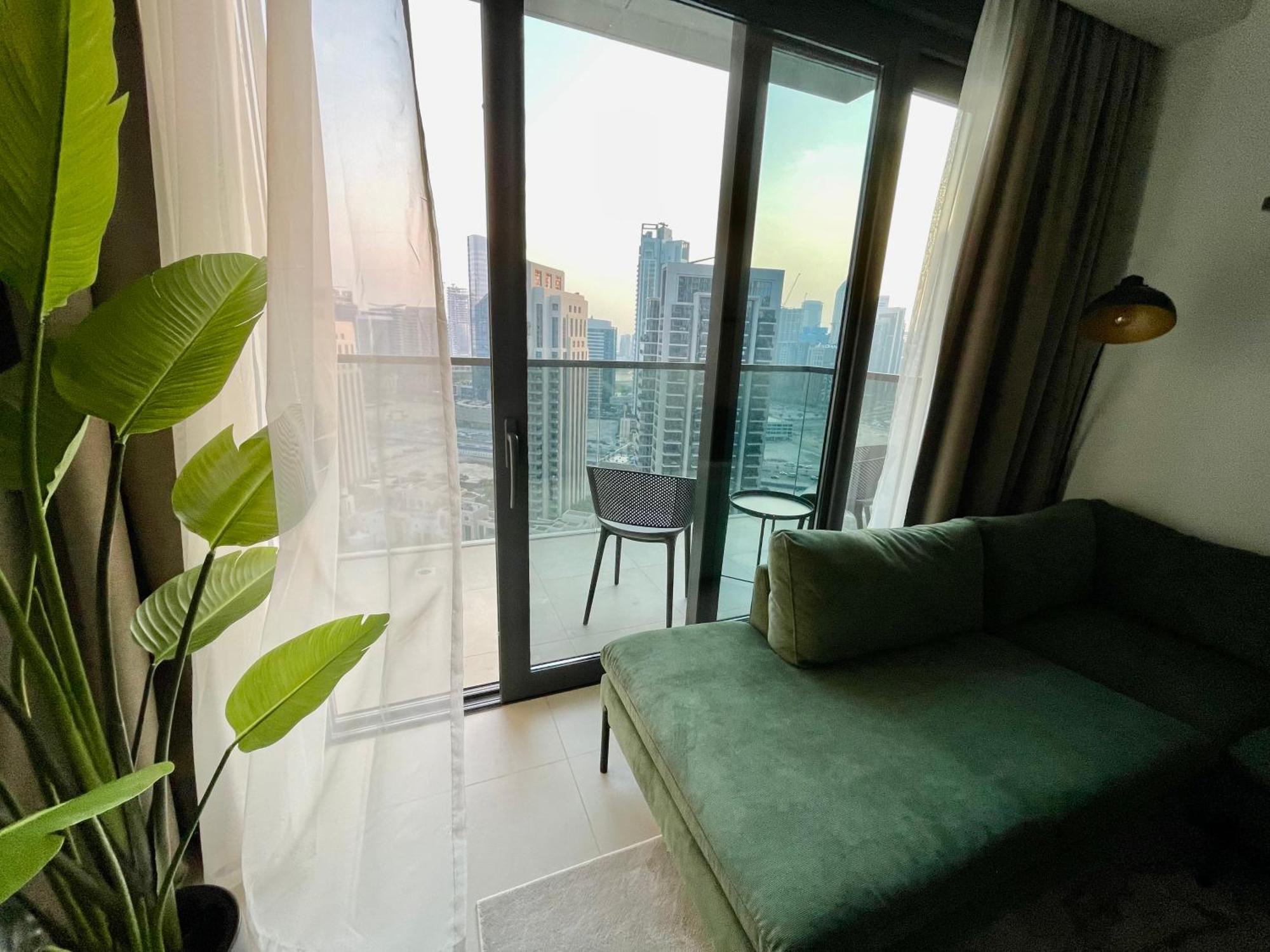 Appartamento Chic Luxe 2br I High Floor L By Burj Khalifa & Mall I Pool L Gym Dubai