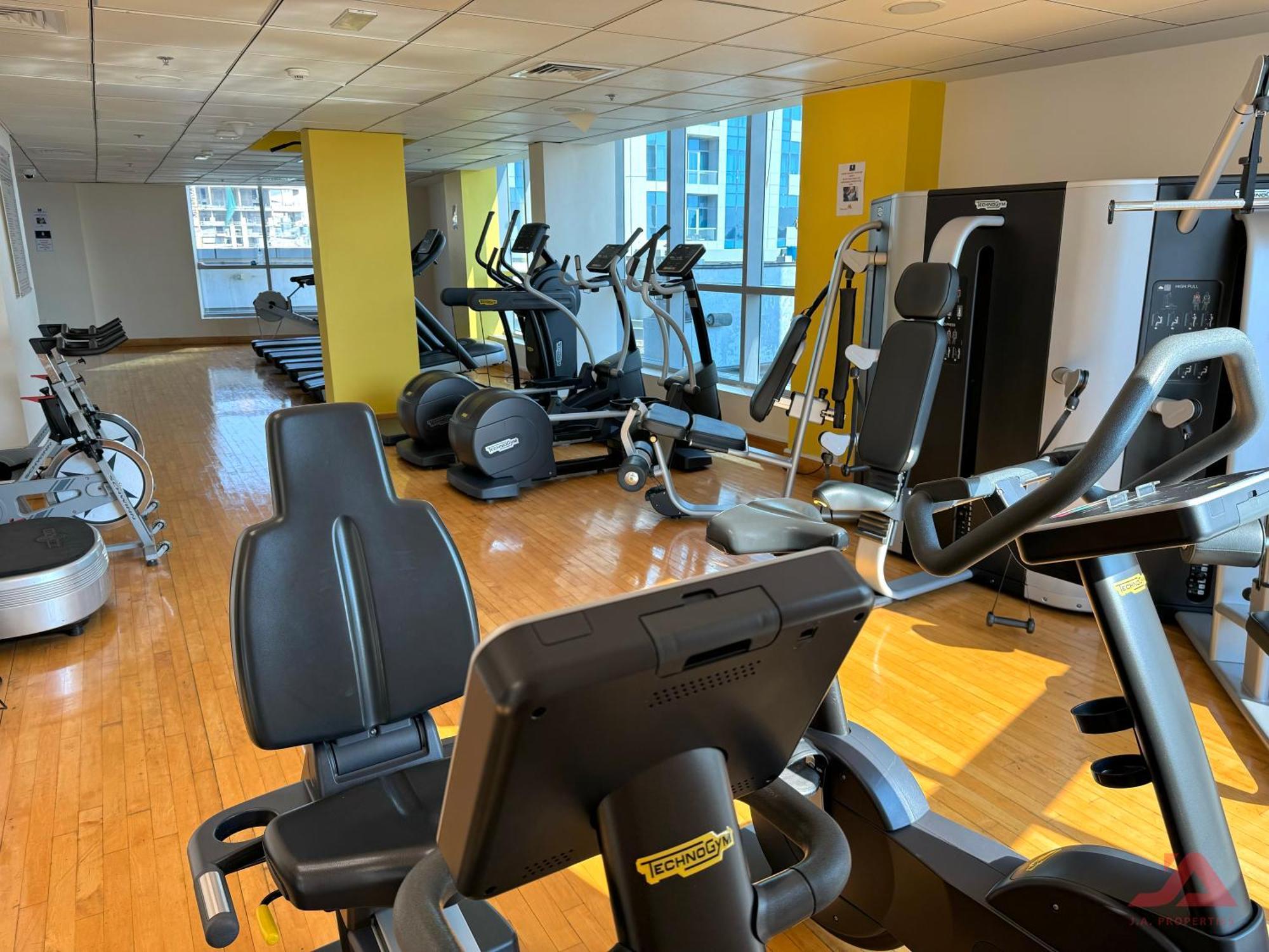 Appartement Cozy Marina & Sea View In Bay Tower With Modern Gym & Pool, Steps To & Metro Dubai