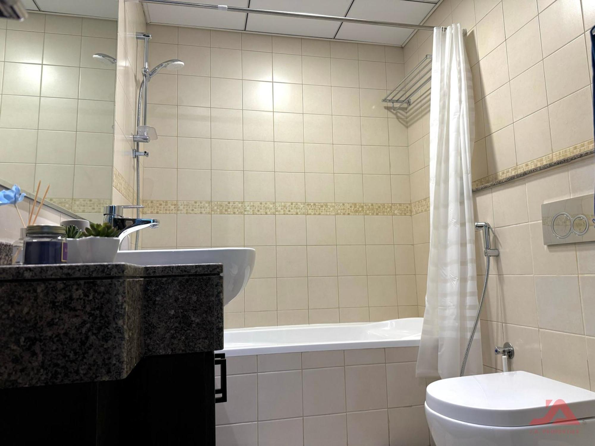 Cozy Marina & Sea View In Bay Tower With Modern Gym & Pool, Steps To & Metro Appartement Dubai