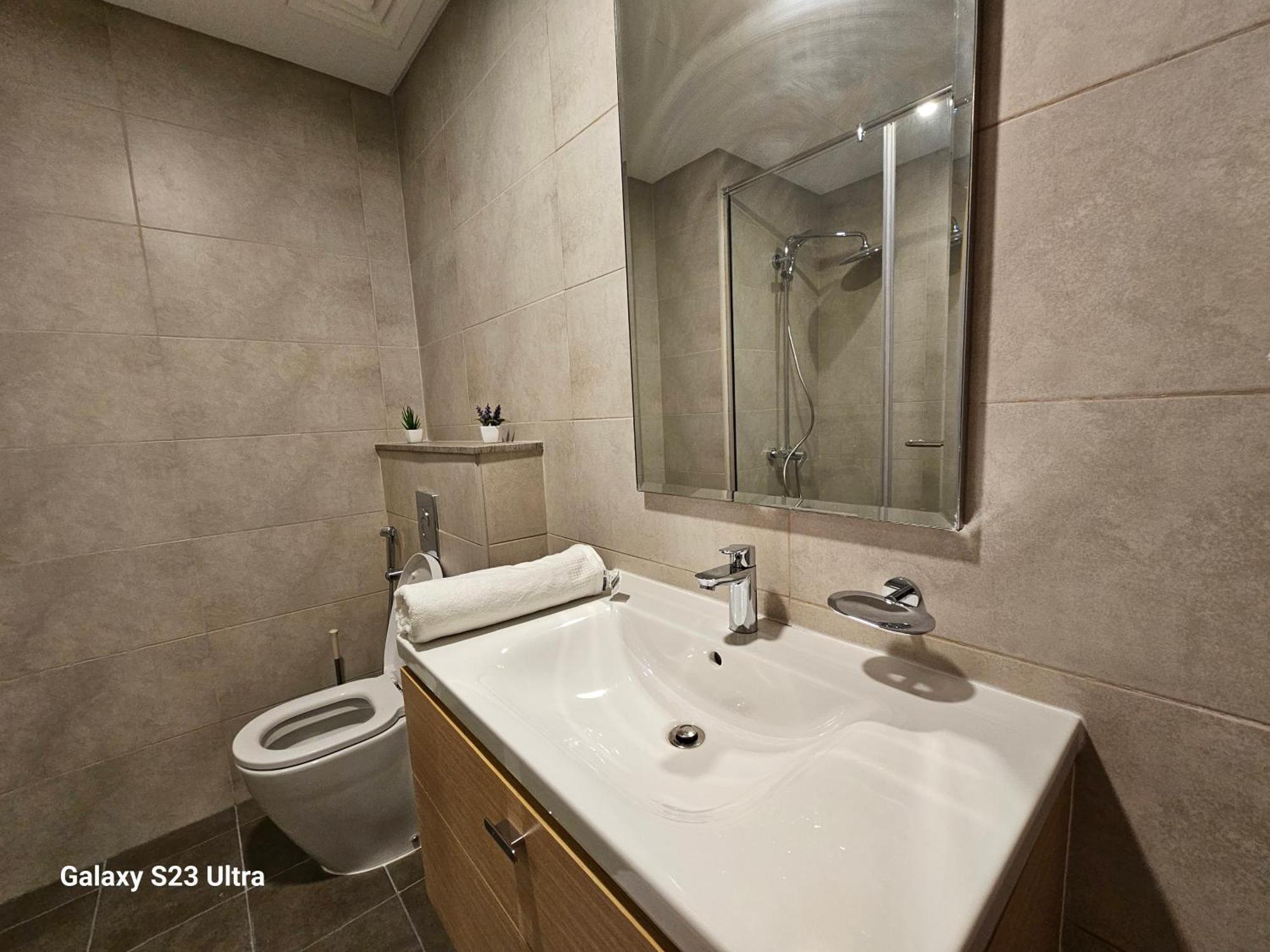 Guest house Ensuite One Bedroom In A 2-bedroom With A Shared Living *
