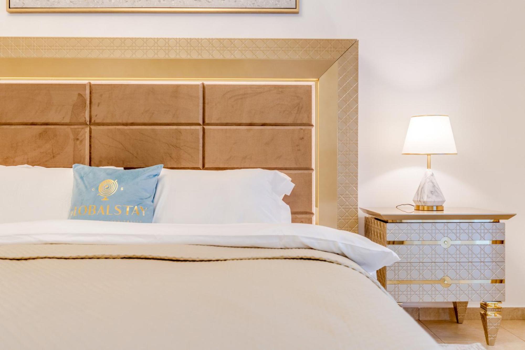 Globalstay. Luxury 3 Bedroom + Maid Townhouse With Sea View Dubai