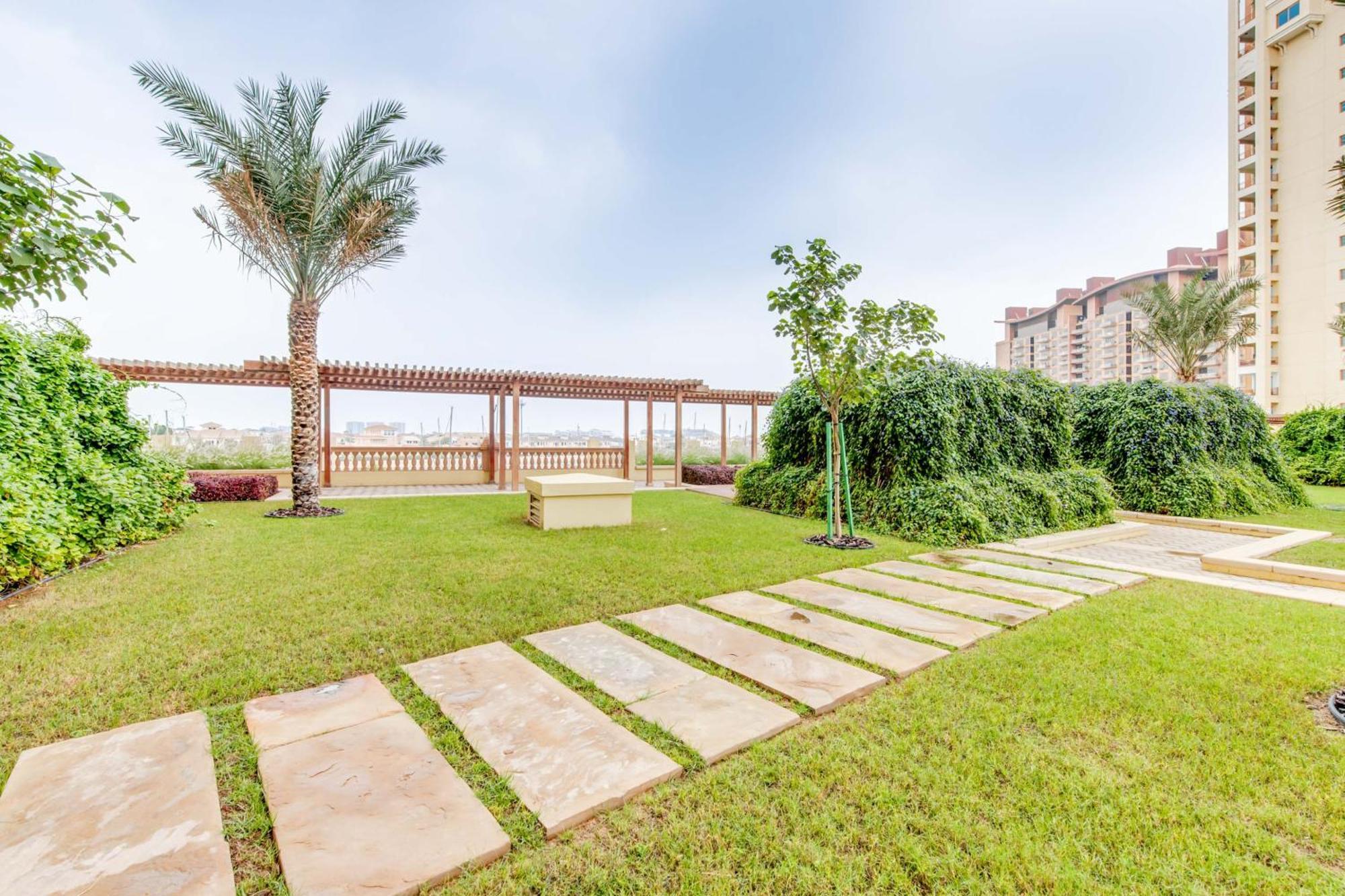 Apartemen Globalstay. Luxury 3 Bedroom + Maid Townhouse With Sea View Dubai