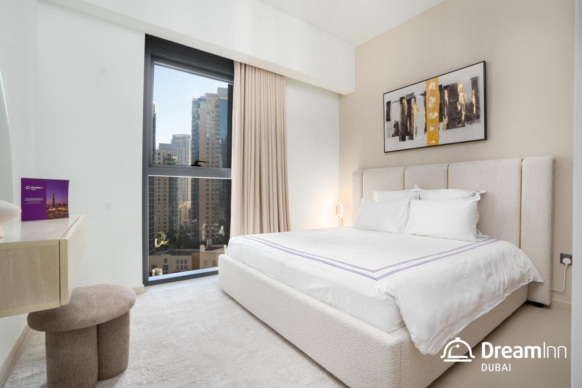 Appartement Dream - Act One Act Two Apartment, Downtown *