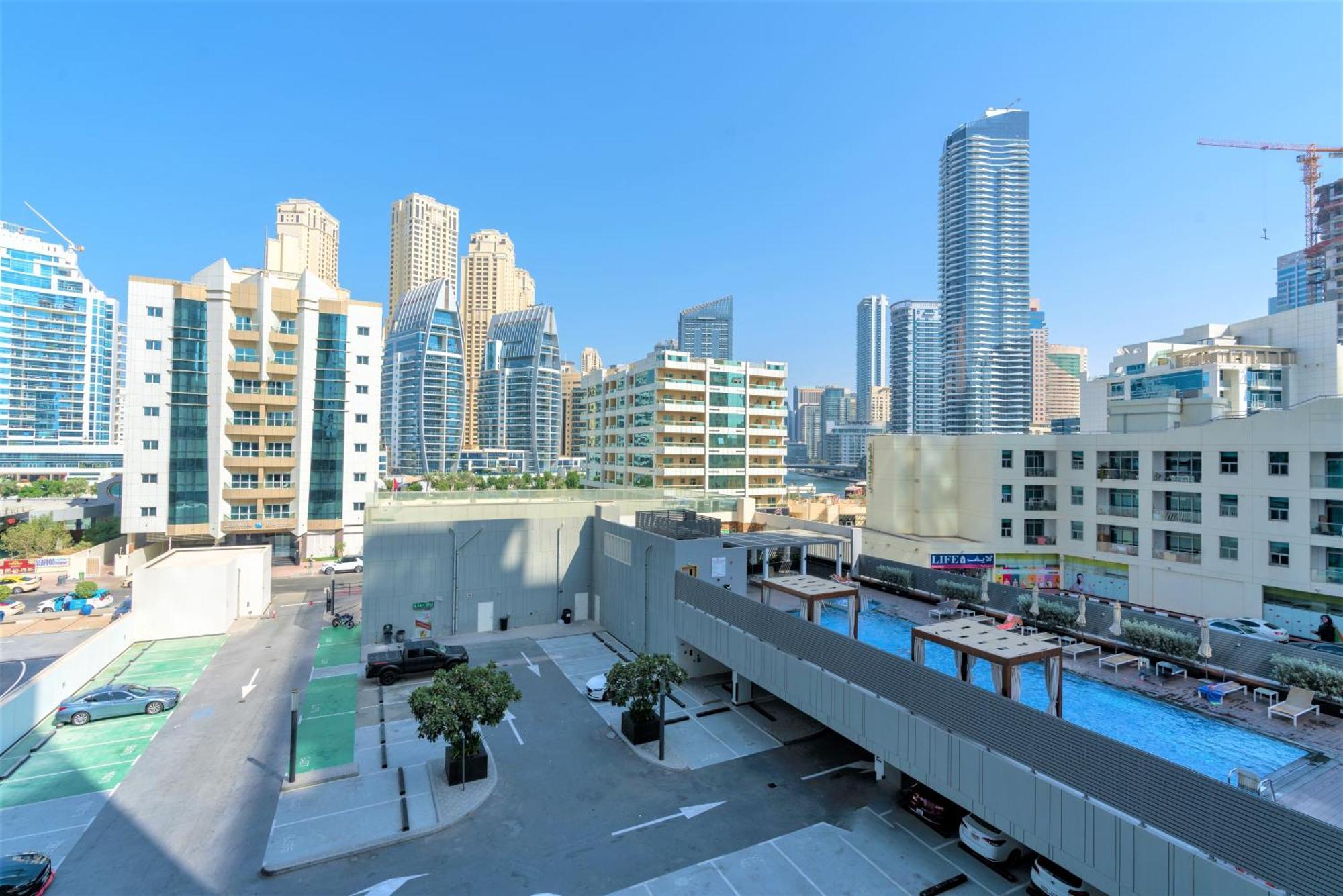 Stunning With Balcony & Marina View