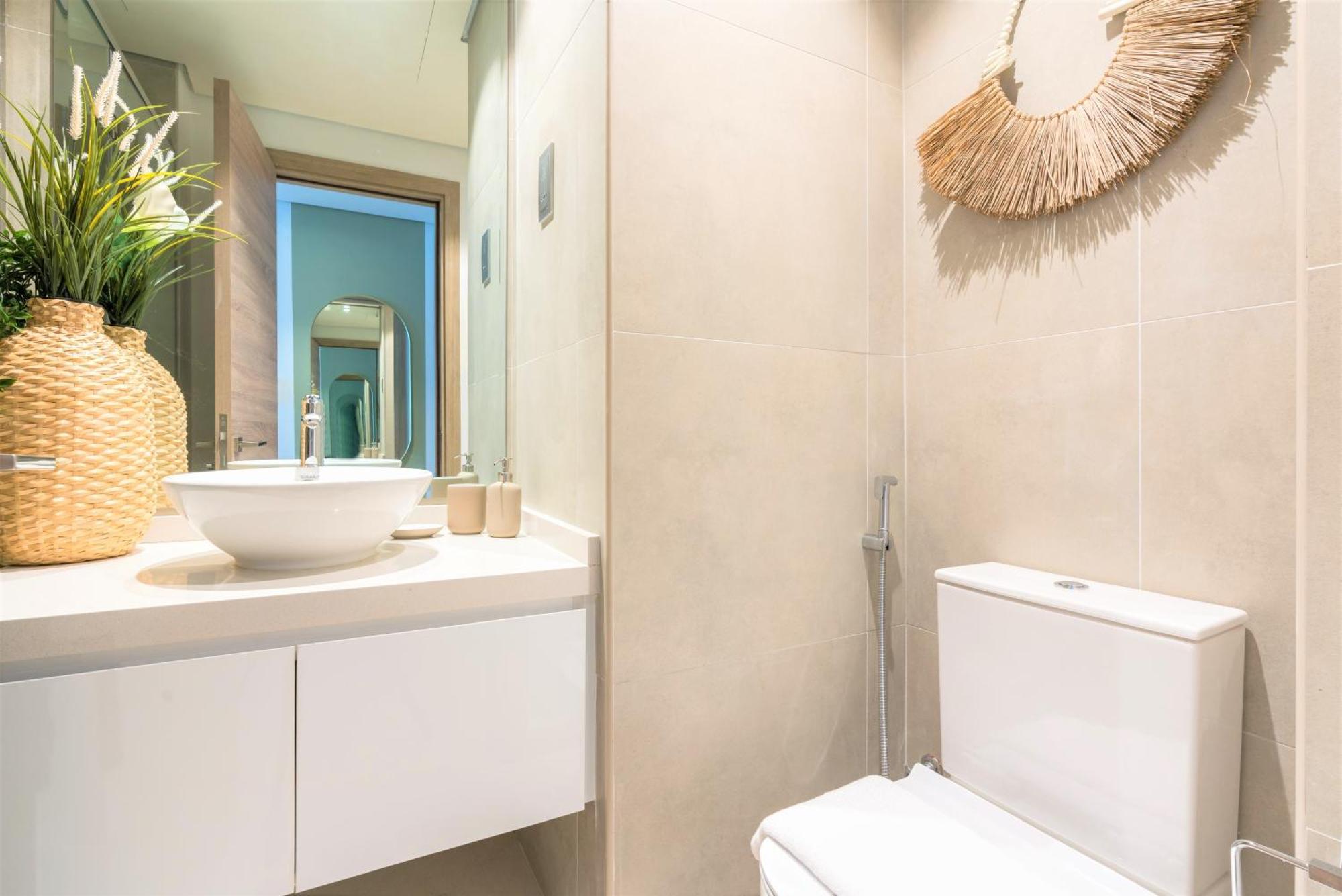Stunning With Balcony & Marina View