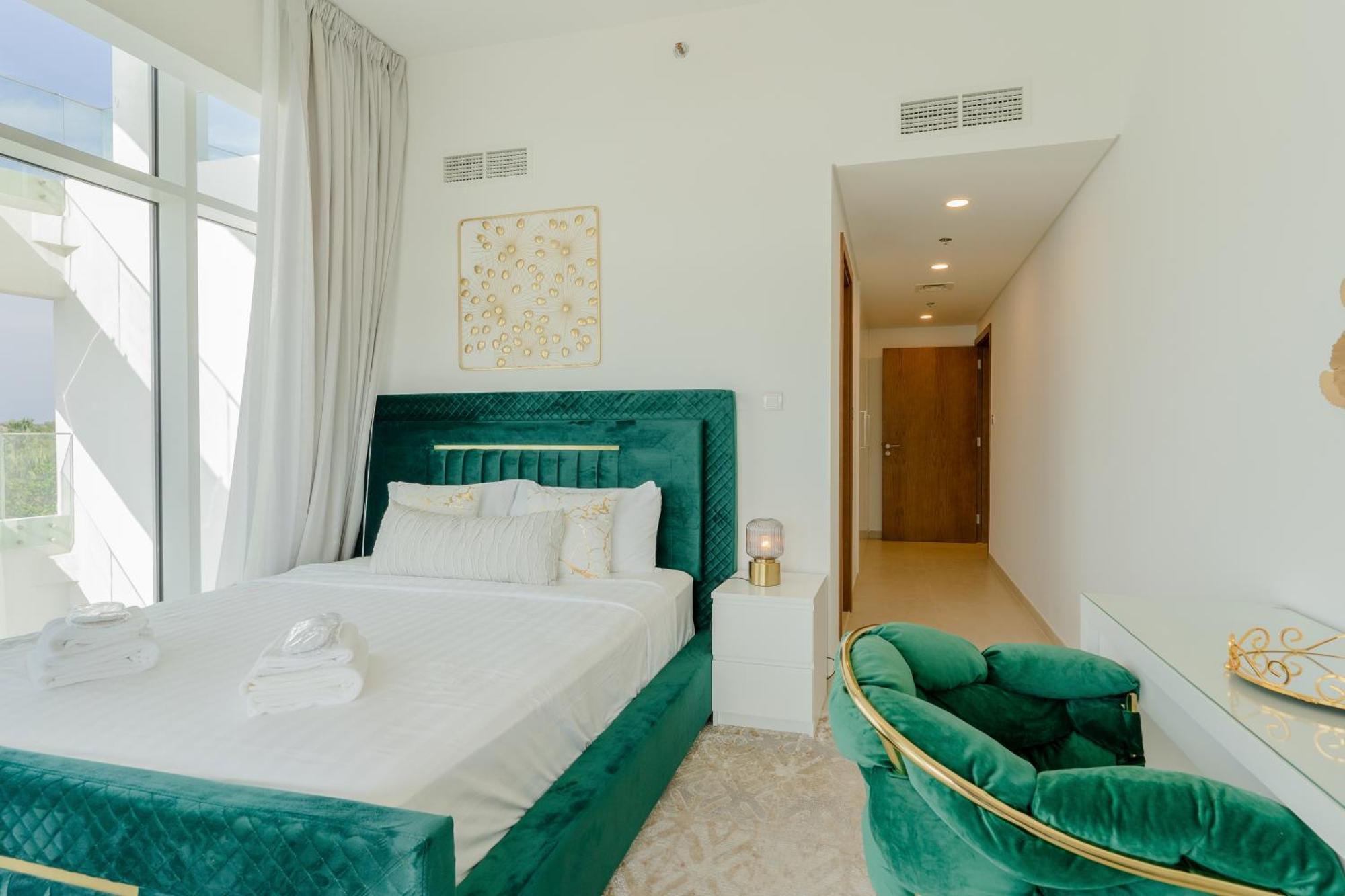Daniels Sea View 2br In Mina Azizi The Palm Apartment