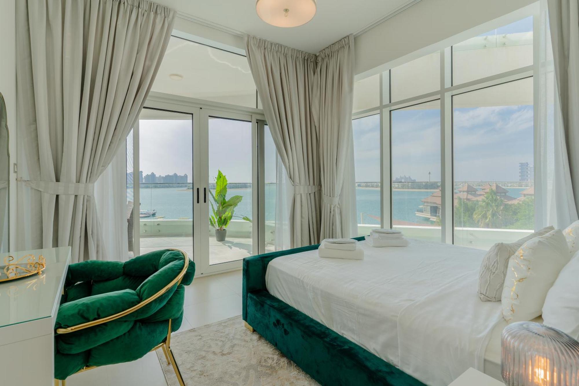 Daniels Sea View 2br In Mina Azizi The Palm