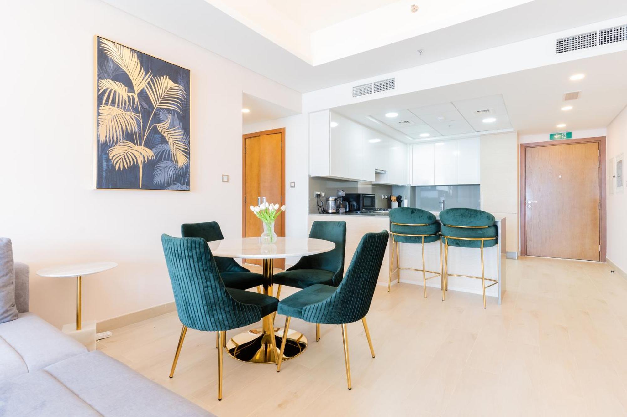 Daniels Sea View 2br In Mina Azizi The Palm * Dubai