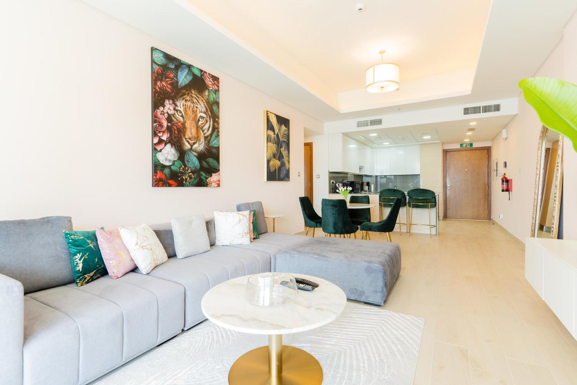 Daniels Sea View 2br In Mina Azizi The Palm