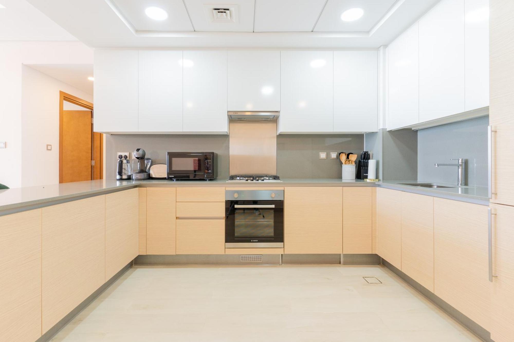 Daniels Sea View 2br In Mina Azizi The Palm *